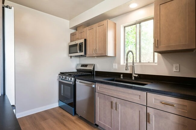 Building Photo - 2508 Aviation Blvd