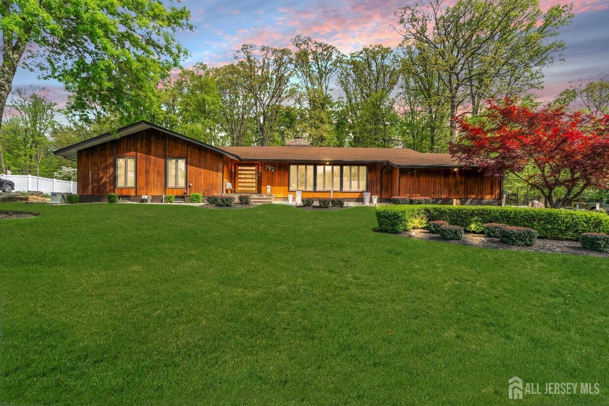 Primary Photo - 792 Partridge Dr