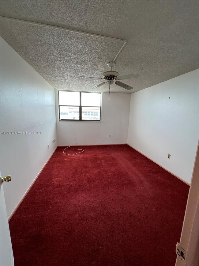 Building Photo - 920 NE 169th St