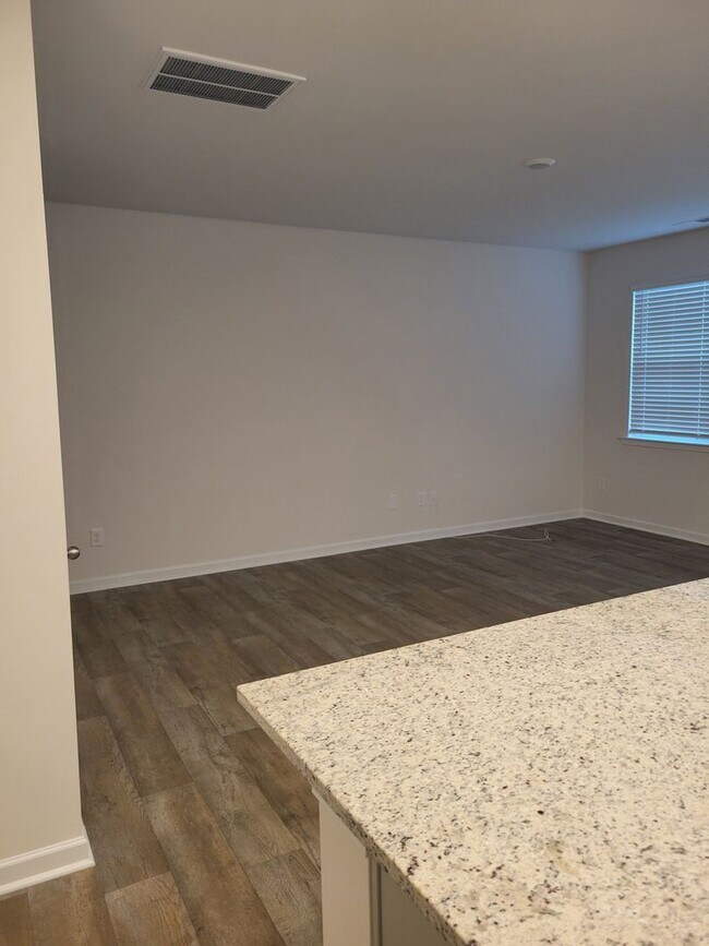 Foto del edificio - 1325 Broholmer Ln