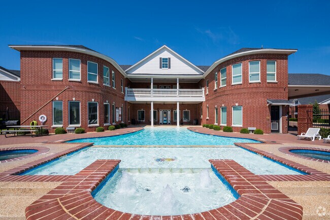 Piscina - Colonial Crossing Apartments