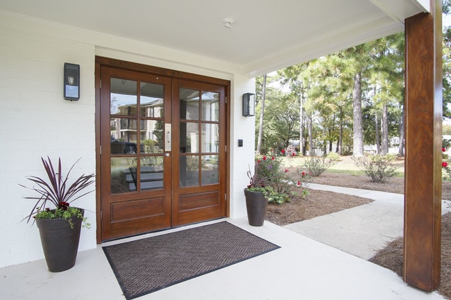 Building Photo - Carriage Place