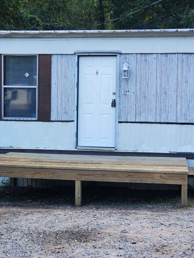 104 Davis St, Lincolnton, NC 28092 House Rental in Lincolnton, NC