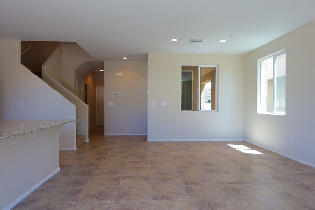 Foto del edificio - Brand New Gated 4-Bed, 3-Bath Townhome wit...