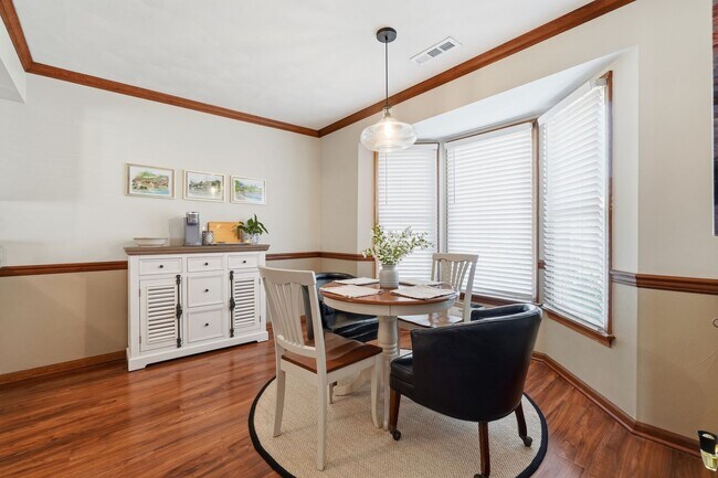 Building Photo - A gem in Knells Ridge!
