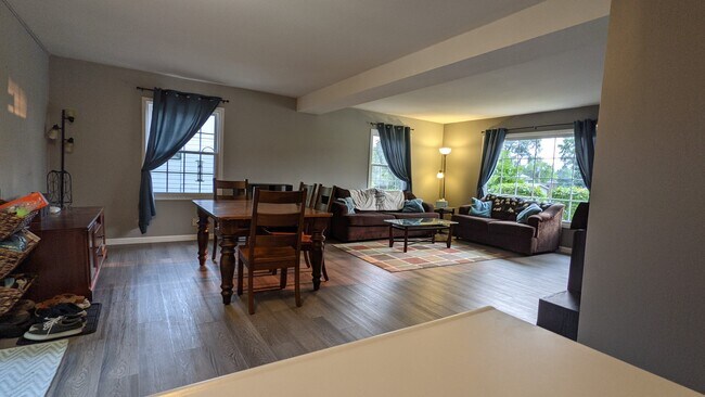 Living Area - 2431 Saratoga Rd