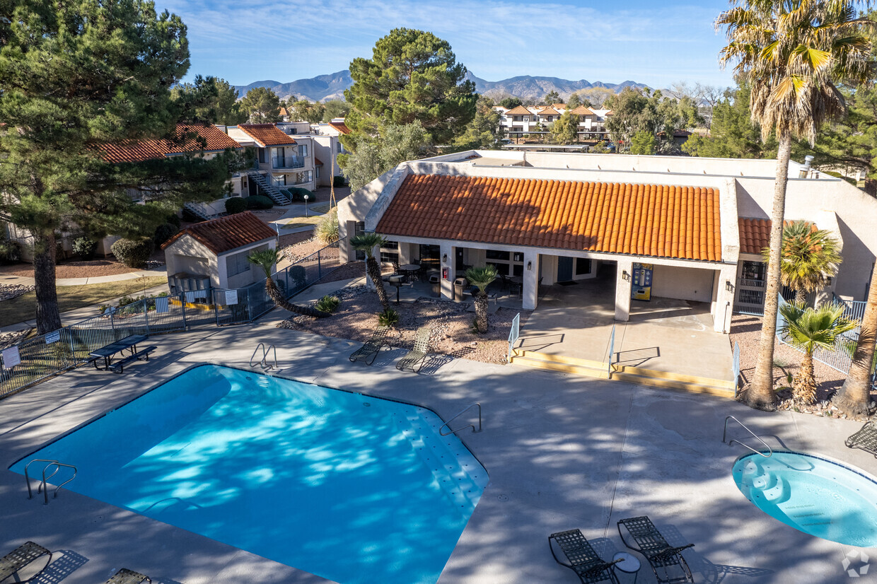 Área de piscina - Mountain Vista Apartments