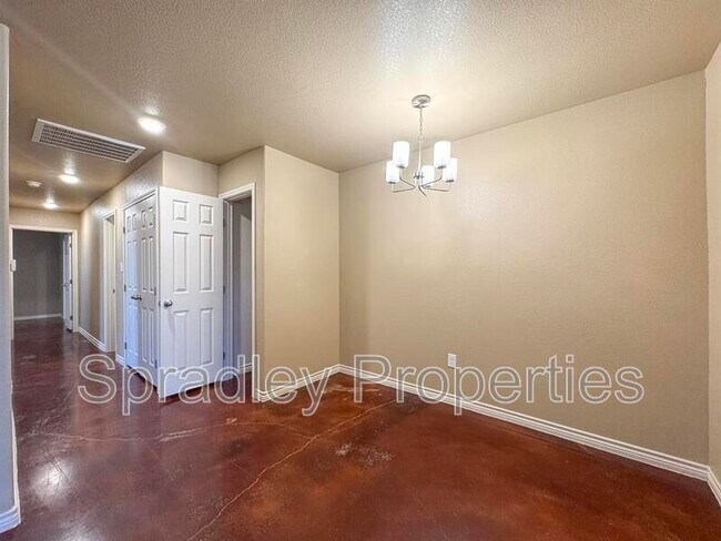 Foto del edificio - 1654 Sabine Rd