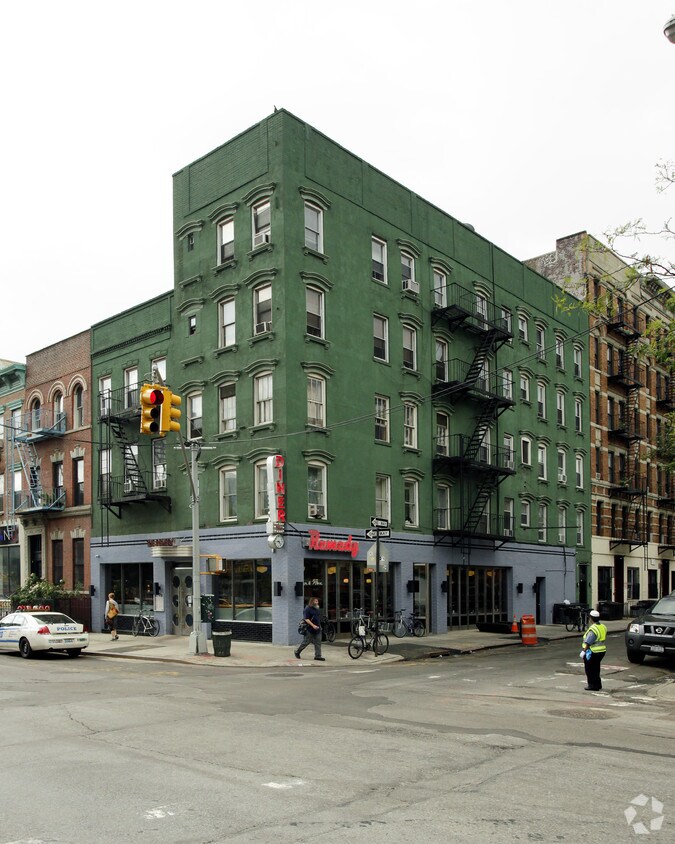 245247 E Houston St, New York, NY 10002 Apartments New York, NY