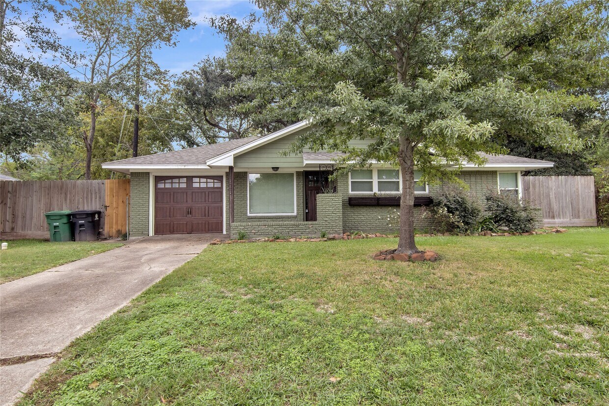 Primary Photo - 1323 Ansbury Dr