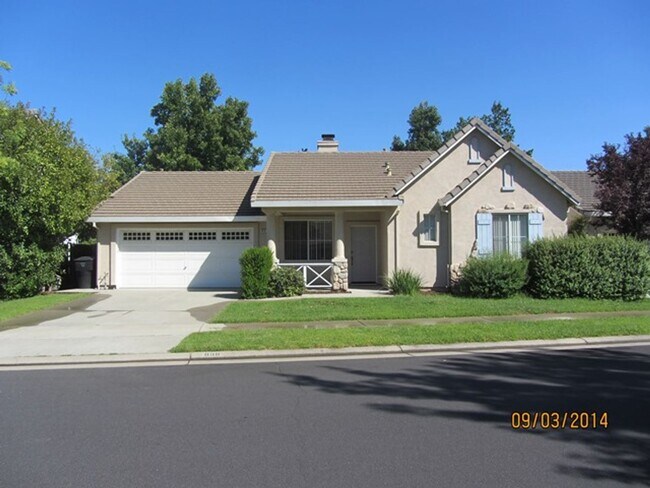 Building Photo - 858 Laurel Dr