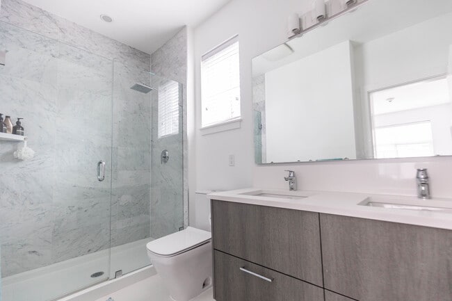 Photo du bâtiment - 5228 Savile Row