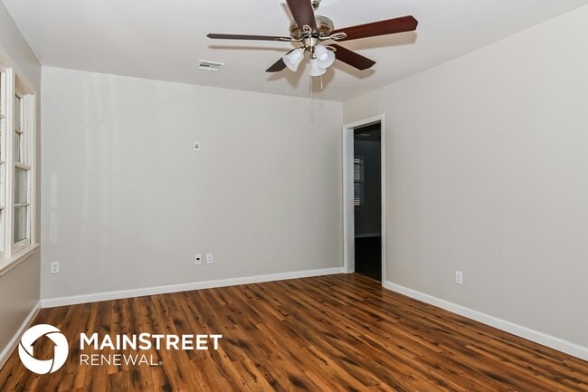 Building Photo - 801 Askew Dr