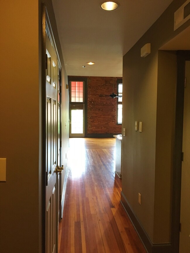 Foto del edificio - Downtown Greenville, 1BD/2BA