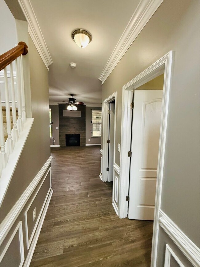 Foto del edificio - Hidden 4 bedroom, 2.5 bathroom Gem!