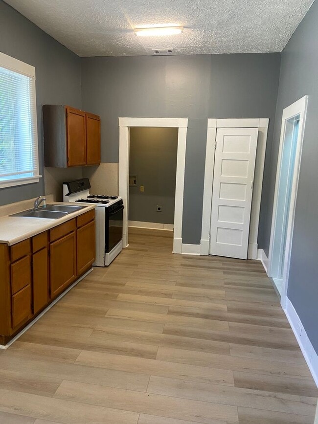 Foto del edificio - 2812 Beacon Avenue / Hemlock