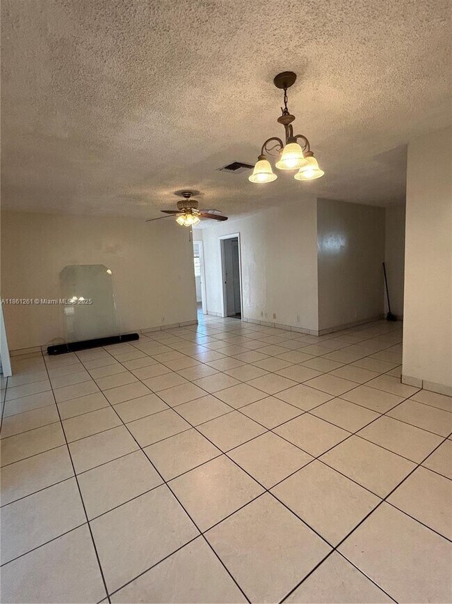 Foto del edificio - 7262 SW 1st St