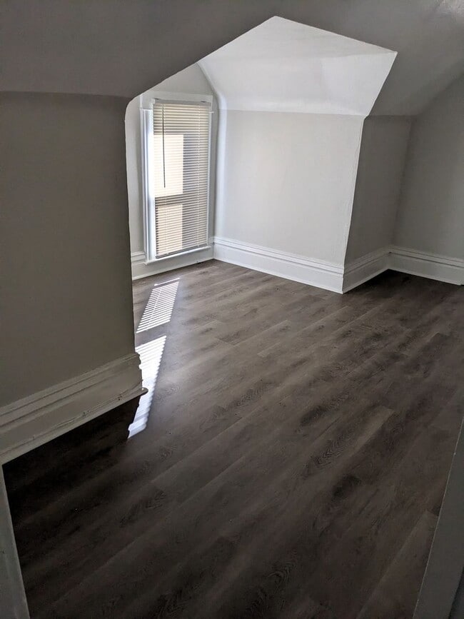 Building Photo - 335 N Lawndale Ave, Kansas City, MO