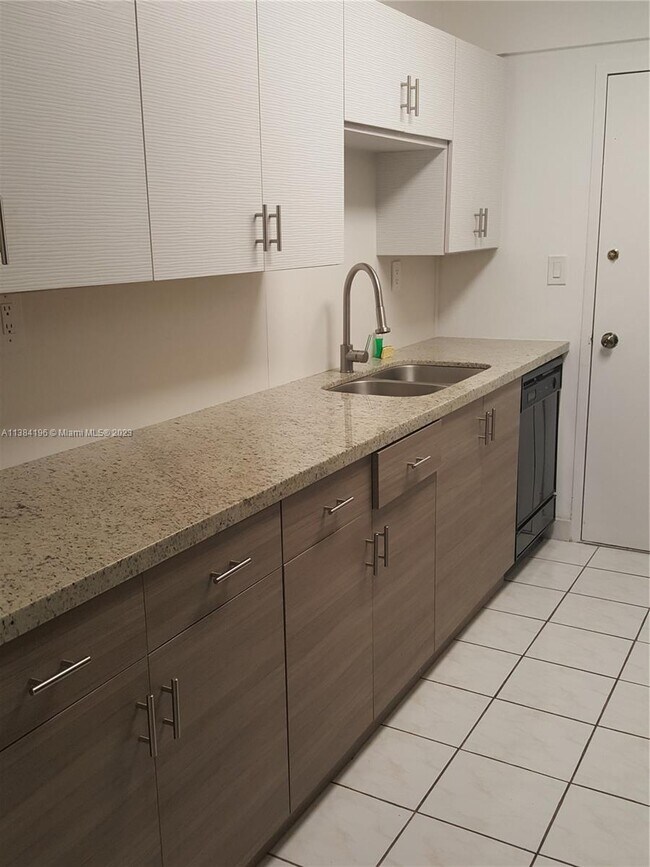 Building Photo - 5401 Collins Ave
