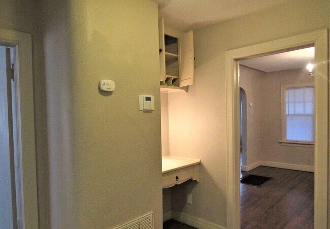 Foto del edificio - Large 2 Bedroom Duplex minutes from the Pl...