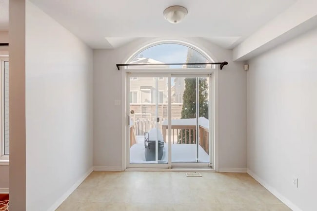 Building Photo - 239 Meadowbreeze Dr