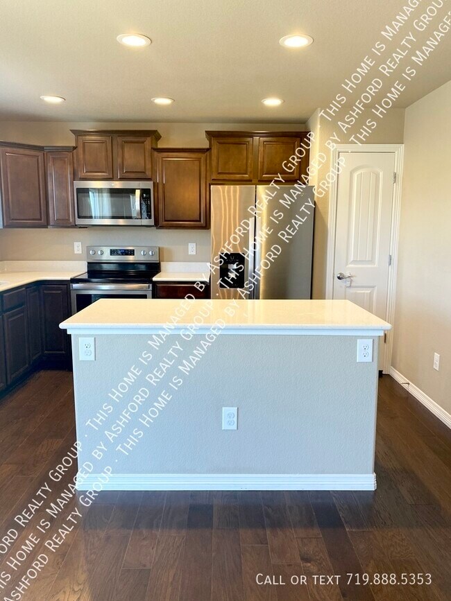 Building Photo - 6142 Meadowbank Lane