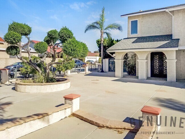 Foto del edificio - Spacious and Nicely Updated House With Gre...