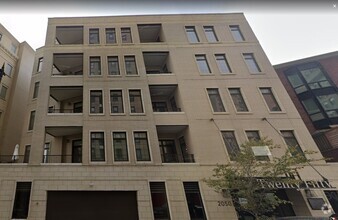 Building Photo - 2050 N Clark St