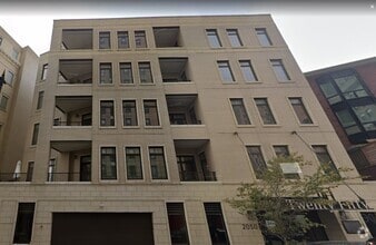 Building Photo - 2050 N Clark St
