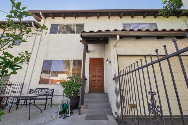 Building Photo - 5275 Colodny Dr