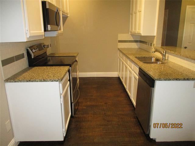 Foto del edificio - 6421 Woodcreek Trail