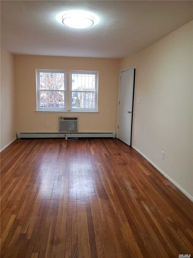 Foto del edificio - 108-36-108-64 64th Ave