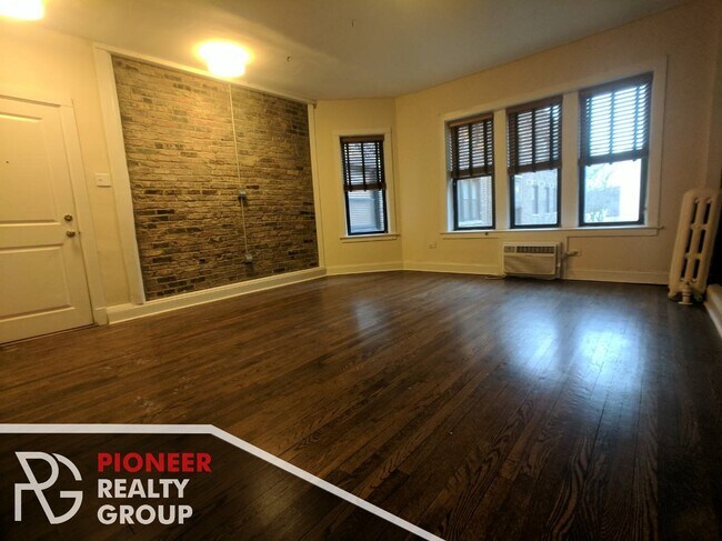 Foto del edificio - 744 W Addison St