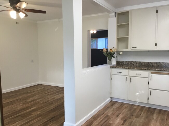 Building Photo - 760 Pordon Ln