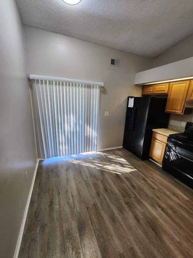 Foto del edificio - 5140 La Mancha Ct