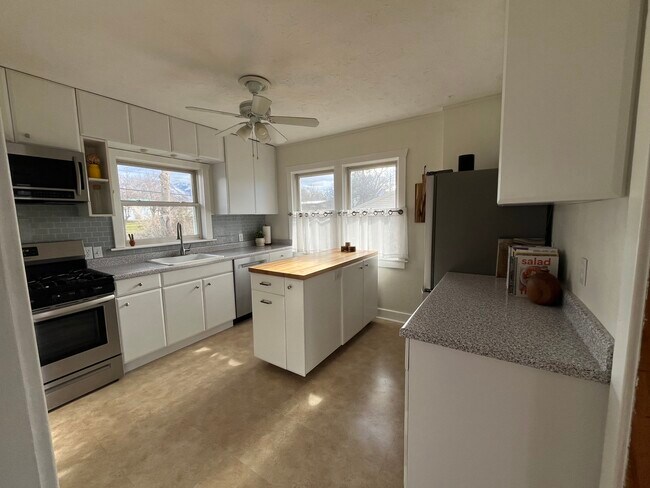 Foto del edificio - 2765 S Imperial St