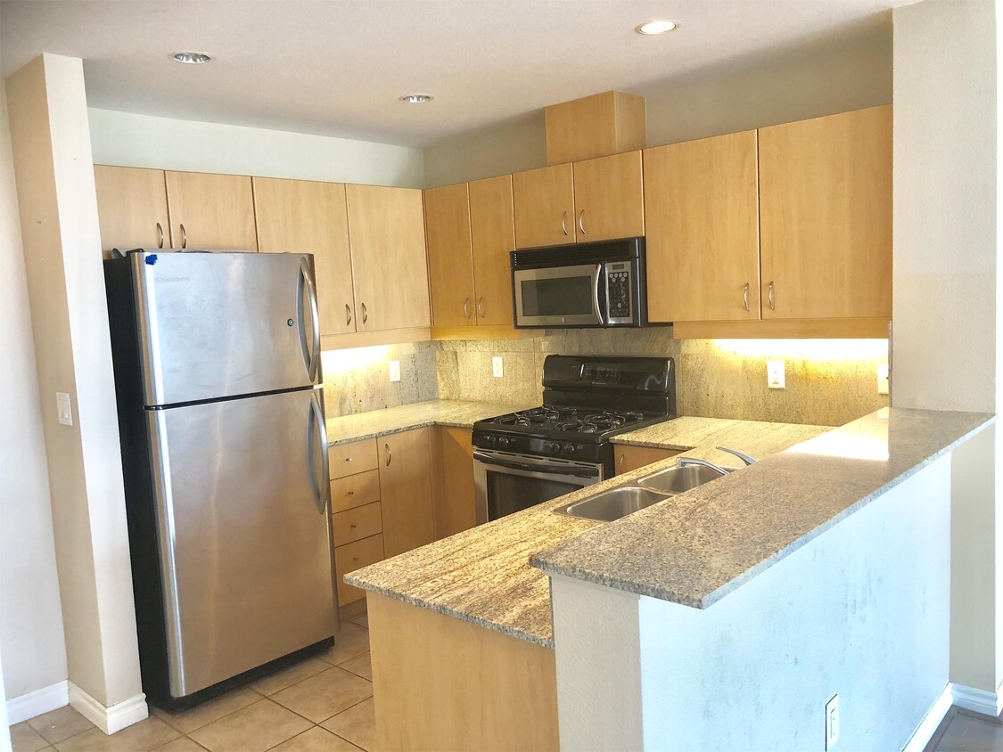 Primary Photo - 300 W Beech St