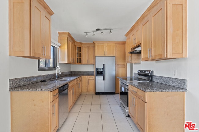 Foto del edificio - 8630 Falmouth Ave