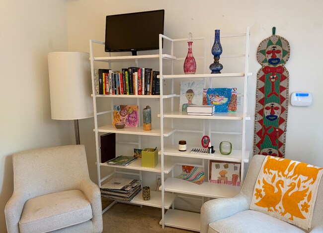 Foto del edificio - 2026 N Oxford Ave