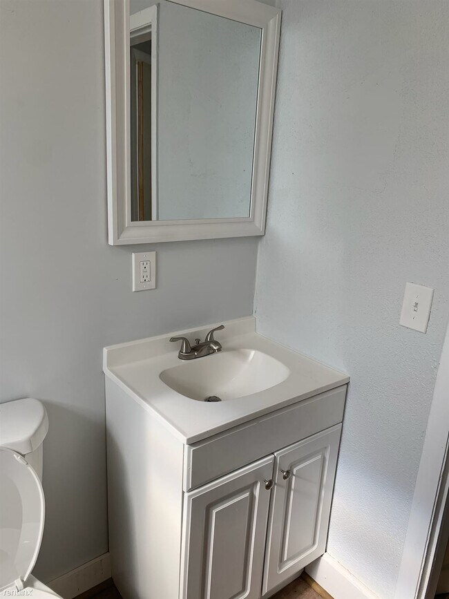 Foto del edificio - 2 br, 1 bath 4plex - 1006 West 25th Street 1