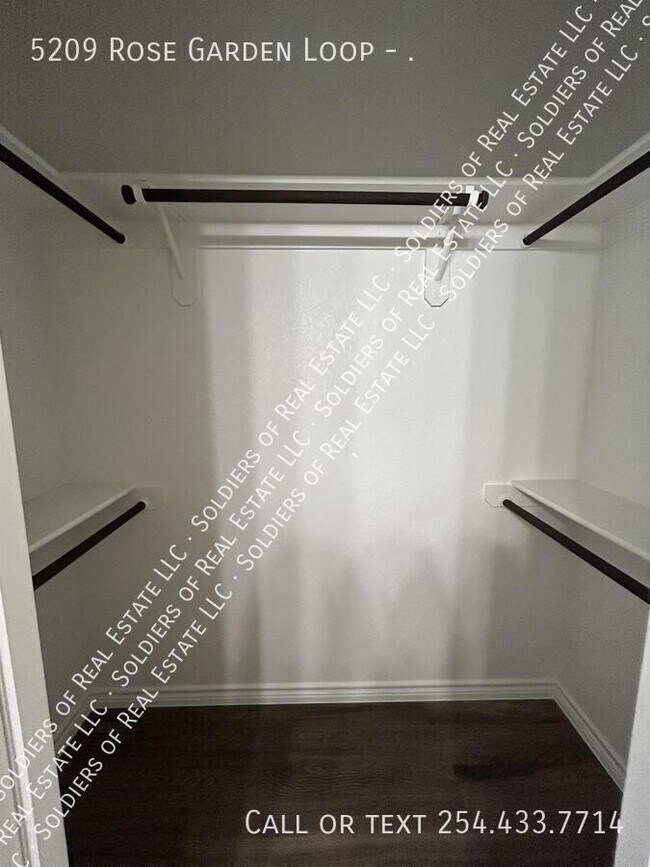 Building Photo - 5209 Rose Garden Loop