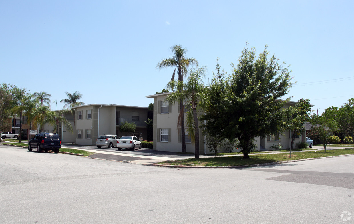 Primary Photo - Biscayne Apartments