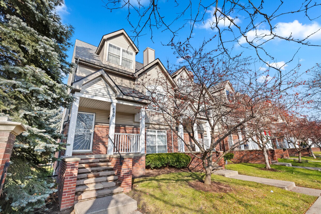 Foto principal - 890 Lothrop Rd