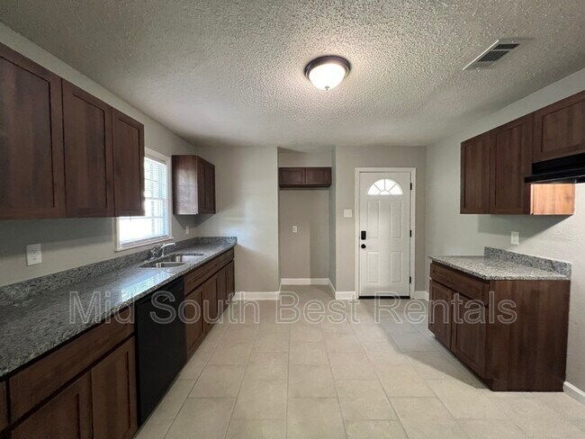 Photo - 1633 S Perkins Rd House