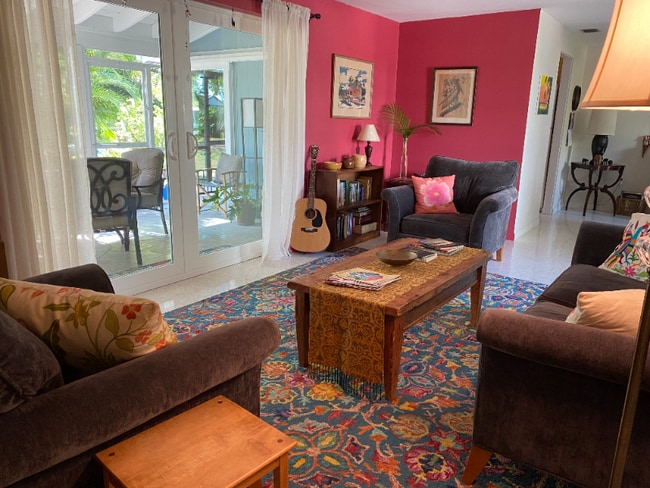 Foto del edificio - 1620 Manor Rd