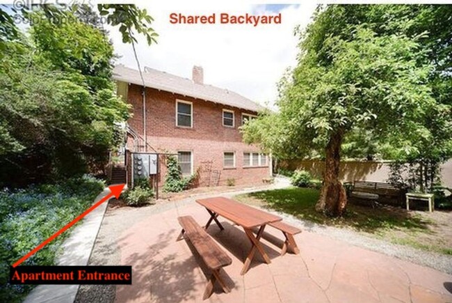 Foto del edificio - Garden Level One Bedroom In 4-Plex Home Cl...