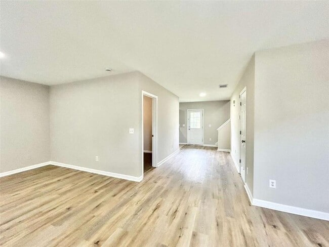 Foto del edificio - 739 Wheel House Ln