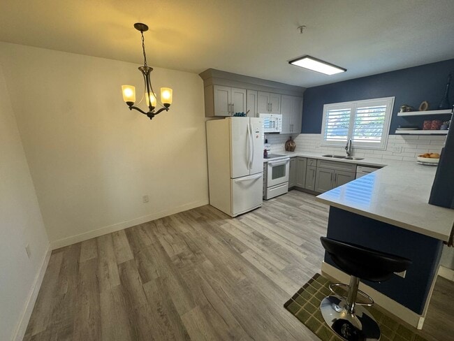 Foto del edificio - 1295 N Ash St