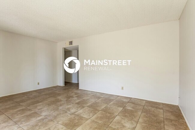 Building Photo - 3 Bedroom Pet-Friendly Home in Phoenix, AZ with Main Street Renewal