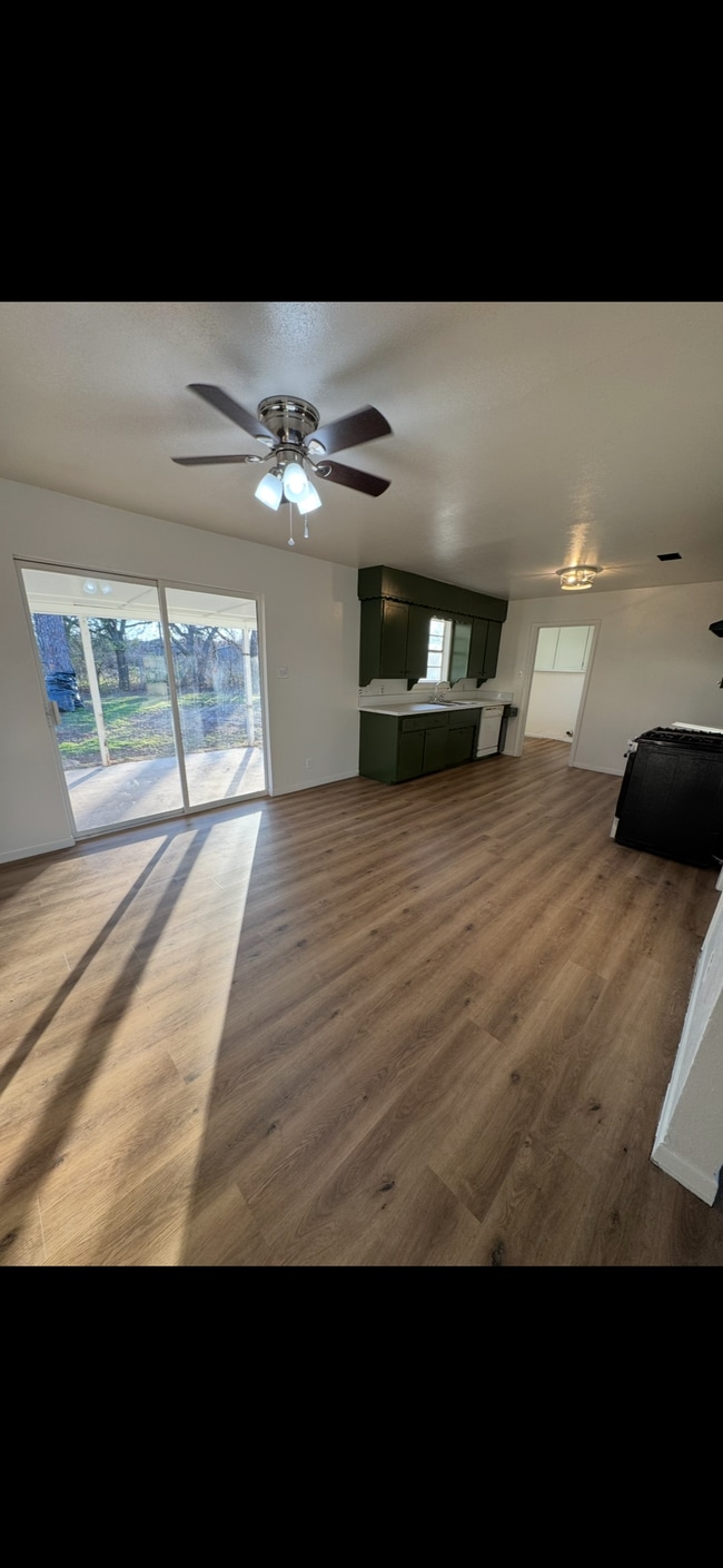 Building Photo - 207 Runaway Bay Dr